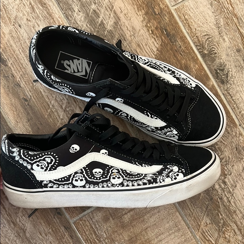 VANS SK8 LOW SKULLS 💀